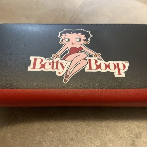 Betty Boop black and white wallet wristlet, new - Picture 2 of 9